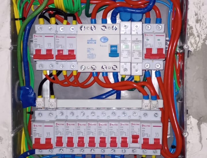 Passagem de fios, troca de fiação, curto-cirtuito e troca de paínel