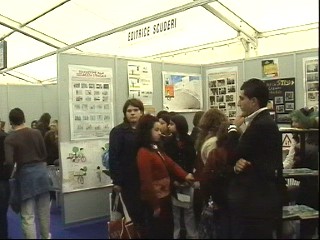Students visiting the Editrice Scuderi exhibition booth at an indoor educational book fair.