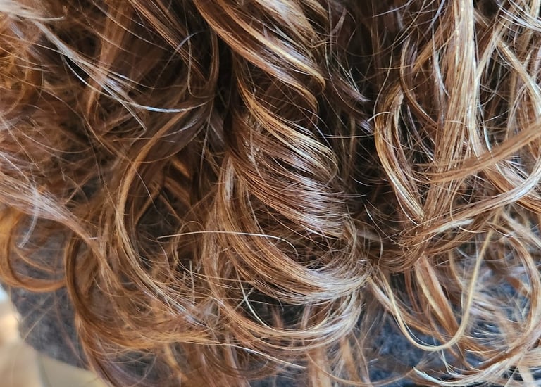 Coupe adaptée aux cheveux fragilisés au salon Naturellement Vous