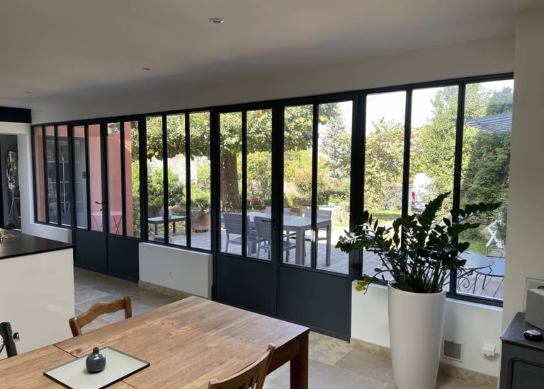 structure métallique Maroc construction immeuble acier façade moderne aluminium et verre