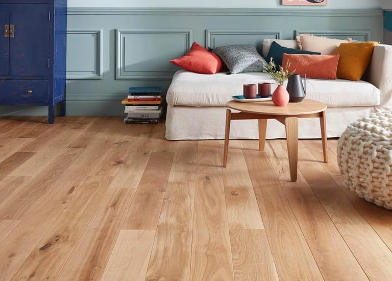 parquet bois naturel au Maroc revêtement sol moderne en bois massif design intérieur contemporain