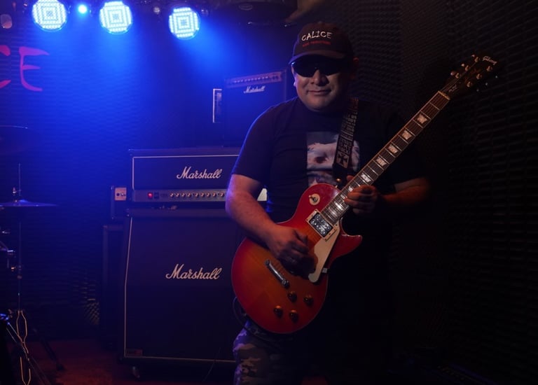 Carlitos Calice con Equipamiento Gibson Standard y Marshall DSL 100H Con Gabinete 1979 Lead England.