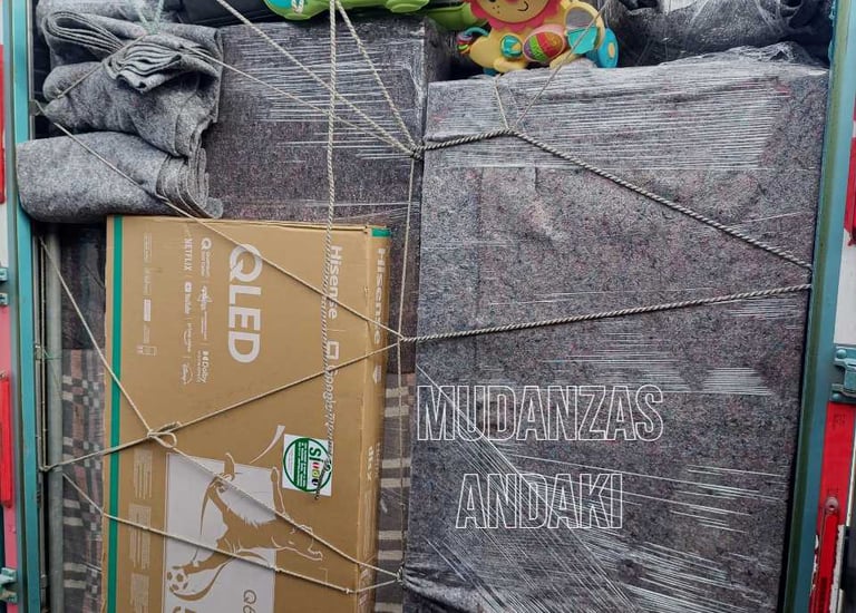 Mantas de algodón lazos y tapetes para proteger sus pertenencias durante la mudanza