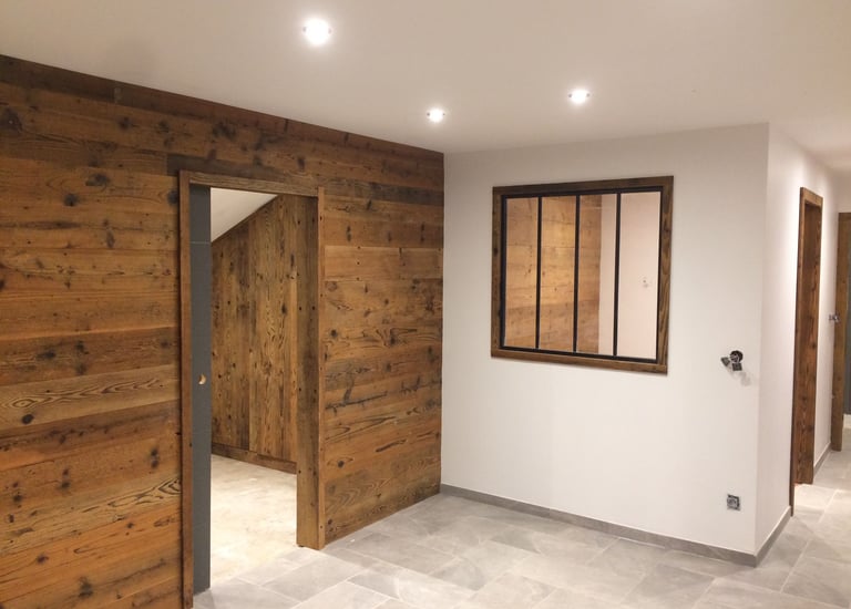 réalisation mur en bois sur mesure