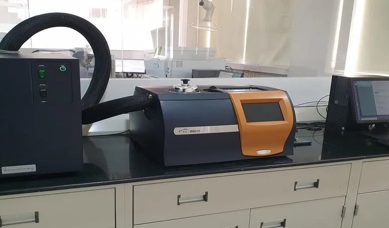 Equipamento que realiza DSC/DTA