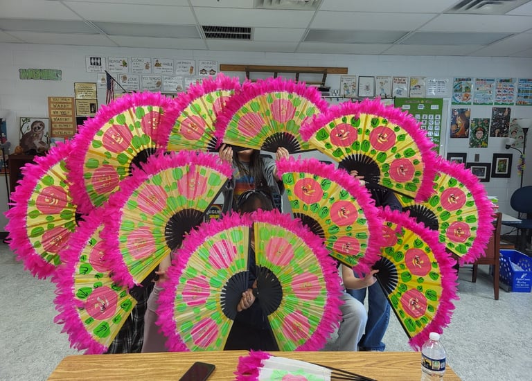 HS students perform Korean fan dance