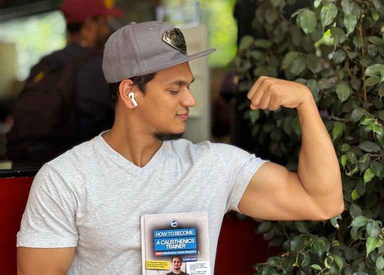 Bilal Ansari, with his book: How to become a  calisthenics trainer