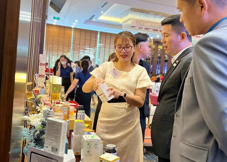 khách hàng xuất nhập khẩu của doãn thúy