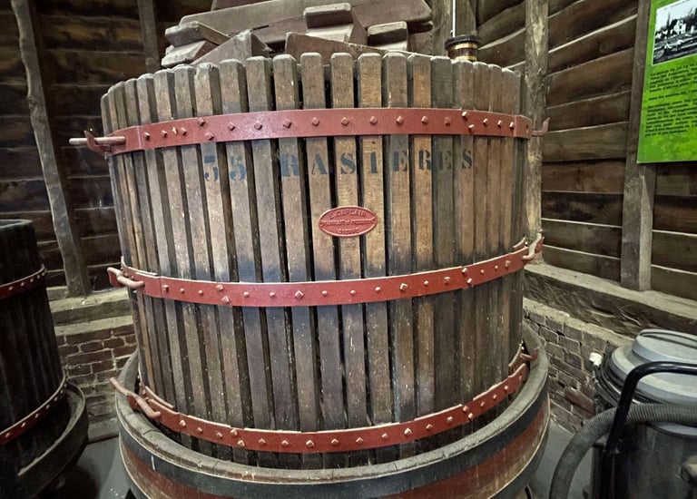 Visite sur tablette numérique de l'ecomusée de la pomme et du cidre