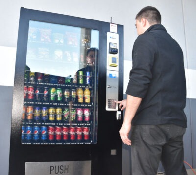 checking the serviceability of a newly installed drinks vending machine by vending machine transport