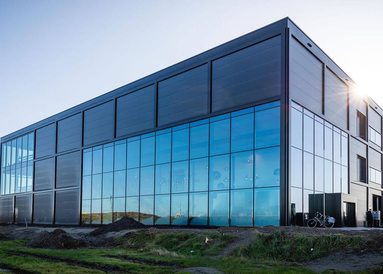 Wij zijn gespecialiseerd in bedrijfspanden schoonmaken