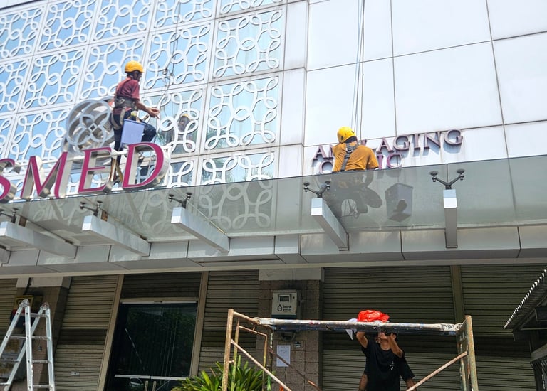 Jasa Bersih Kaca Gedung