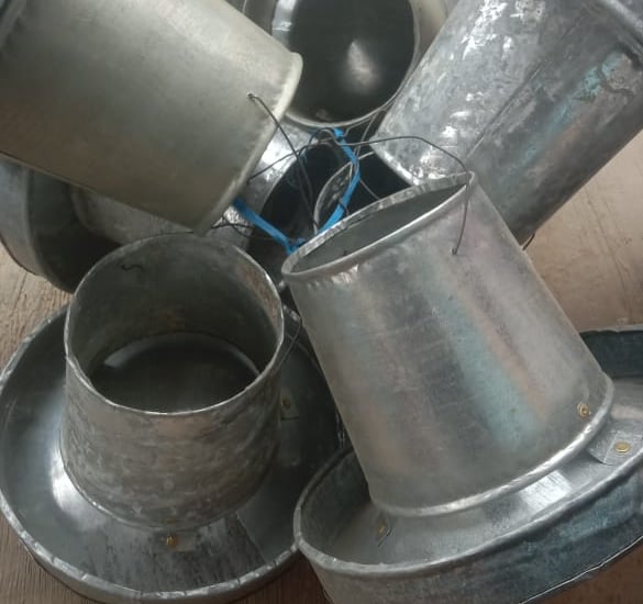 Medium size conical feeder 