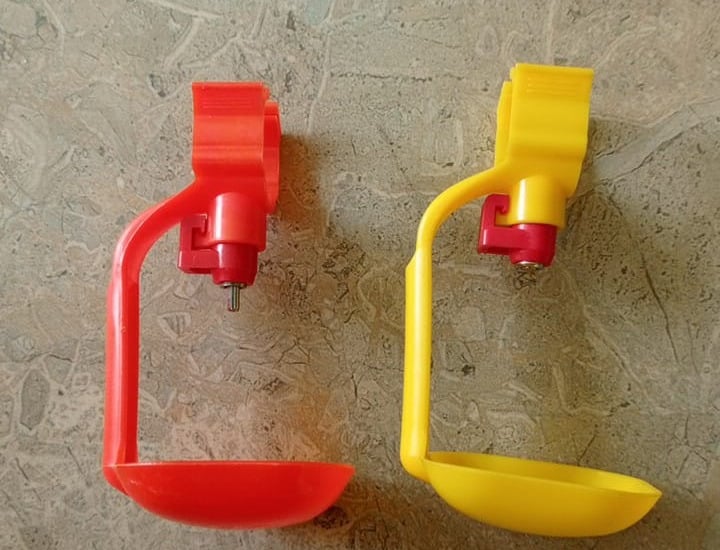 Cup nipple drinker