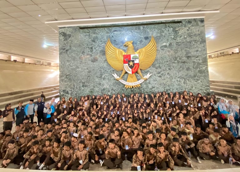 Monumen Nasional ( Monas )