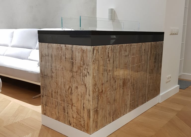 oksydowane płatki srebra na zabudowie meblarskiej