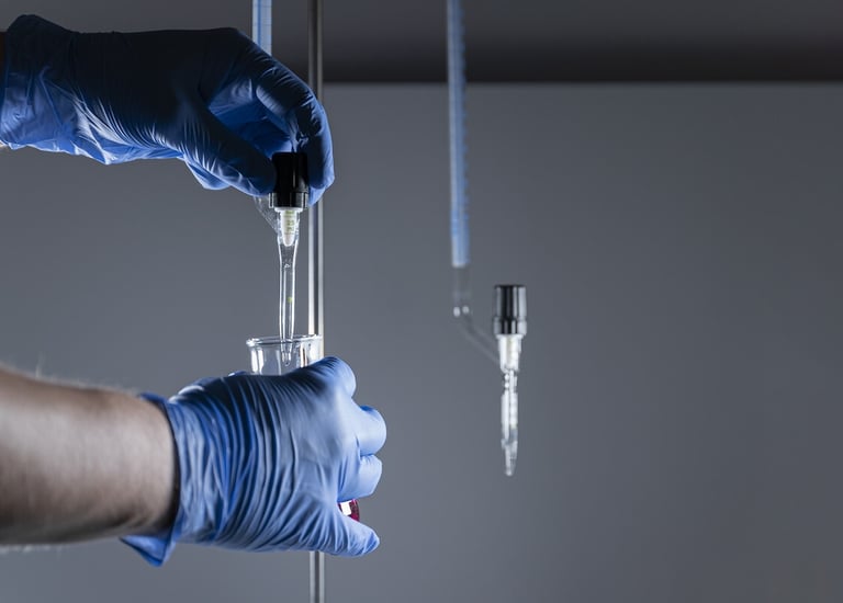 Teste laboratorial para análise de potabilidade da água, assegurando segurança e qualidade
