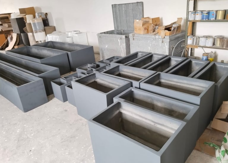 a bunch of metal containers with some sort of metal