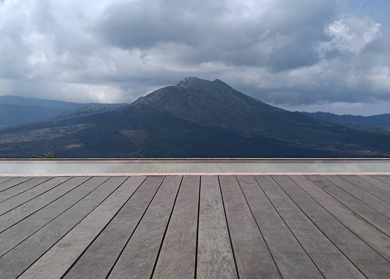 Pemasangan lantai kayu ulin rustic