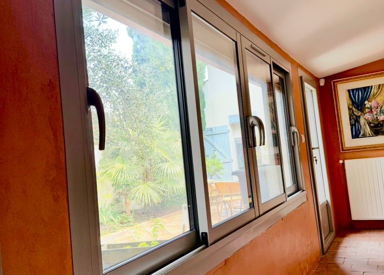 Fenêtre coulissante et porte-fenêtre en aluminium en rénovation à Castelsarrasin par LB Menuiserie