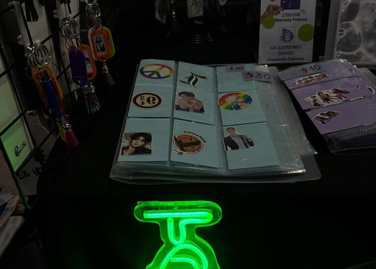 Display de tatuajes y stickers de anime