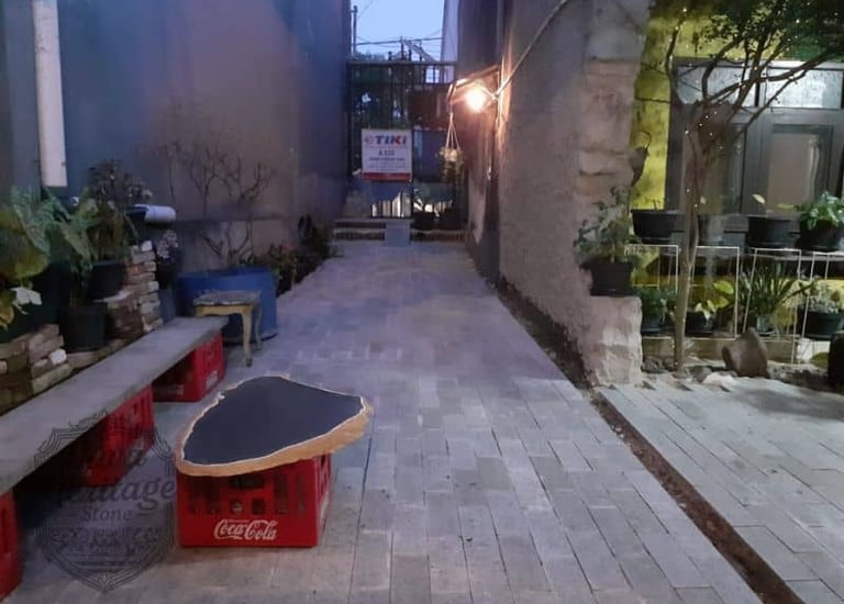 tiles batu andesit palimanan lantai interior hunian elegan