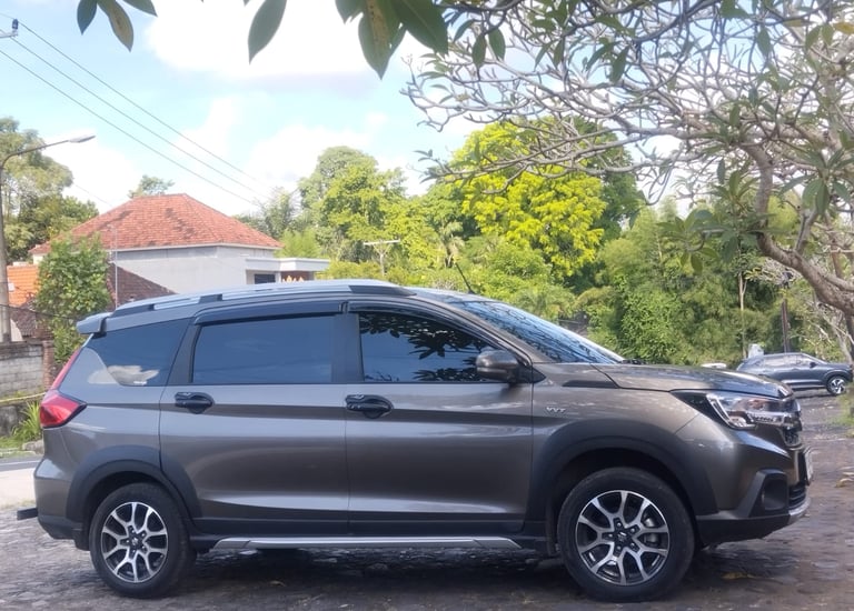 car for 1-4 person