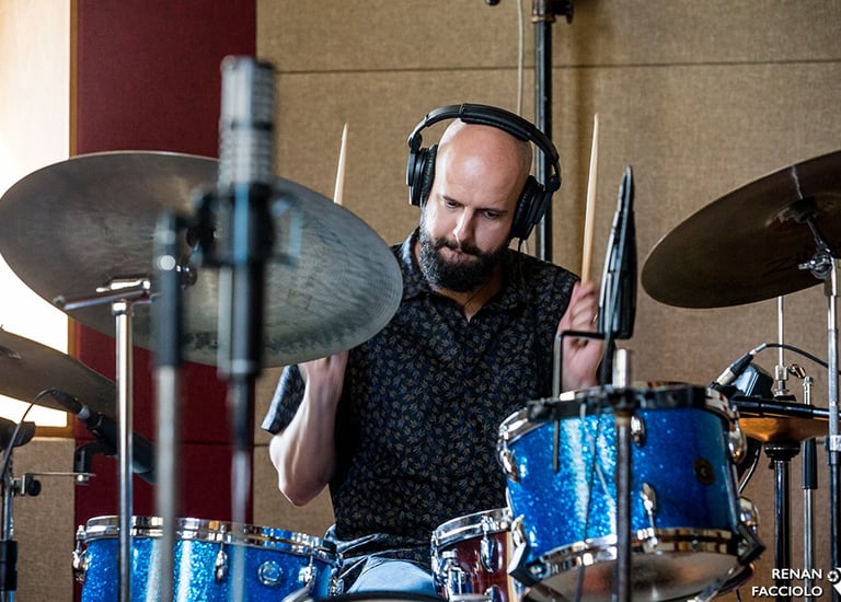 Bruno Tessele gravando com sua gretsch vintage round badge