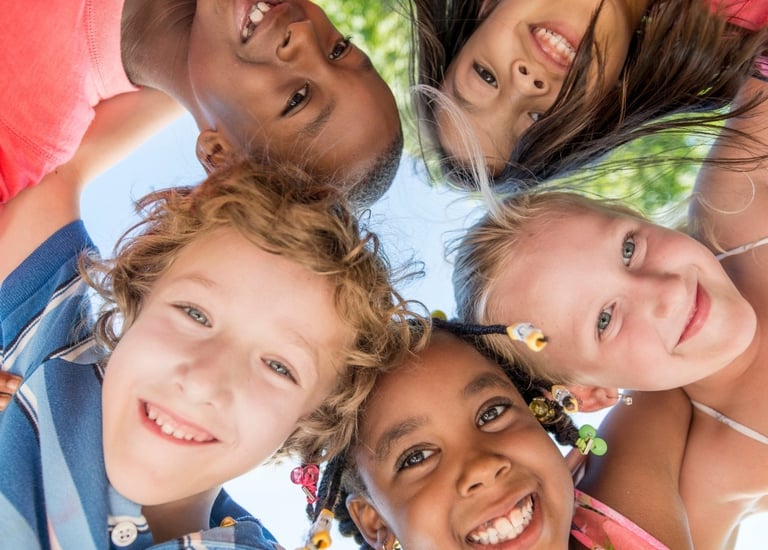 Rongzhiyue: happy diverse children smiling