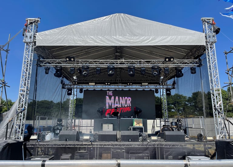 Gabel stage Roof system 