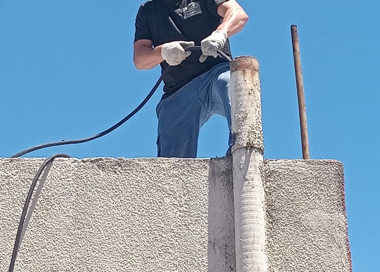 destapando bajada pluvial y cloacal