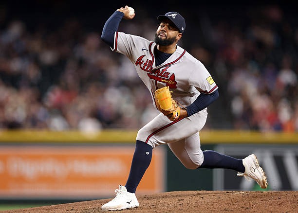 APRIL 02: Reynaldo López of the Atlanta Braves pitches against the Arizona Diamondbacks at Chase Field