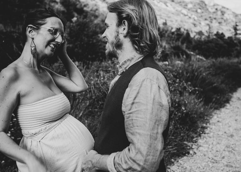 Séance photo grossesse à Montpellier en lumière naturelle