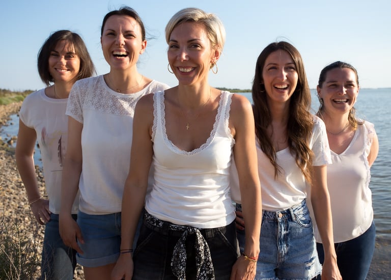Séance photo EVJF à Montpellier, groupe d’amies en extérieur