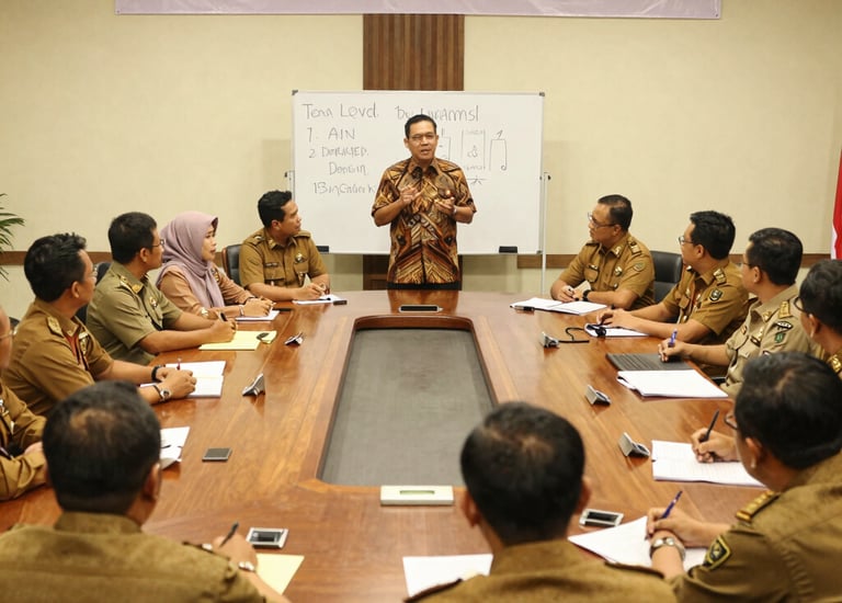 Icon of a modern office building representing inhouse training