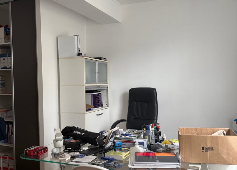 Bureau avec placard