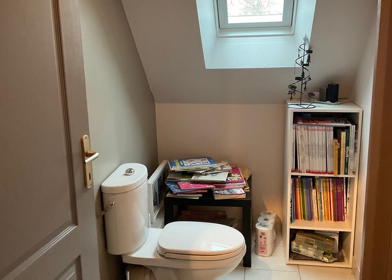 Toilettes en sous pente
