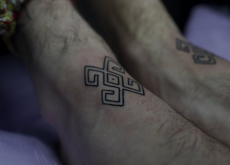 tattoo andean patern noir tattoo cusco