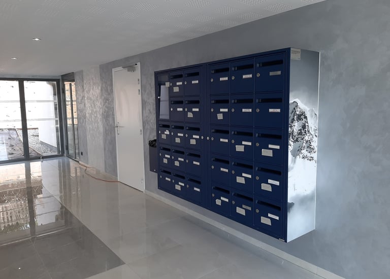 Hall d’immeuble propre et entretenu à Lyon par Entretien Lyon