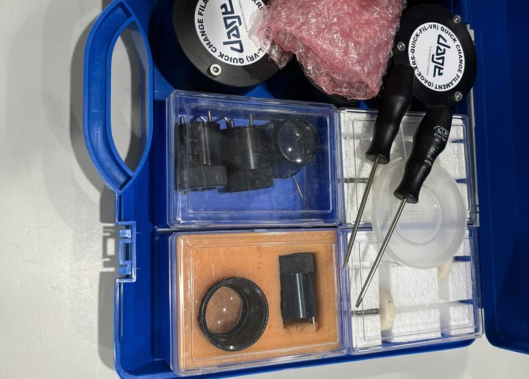 carbon tape, copper grids, epoxy resin, sample stubs, conductive adhesive và phụ kiện chuẩn bị mẫu