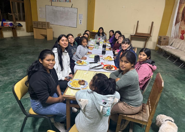 Cena recreativa con el centro de madres adolescentes