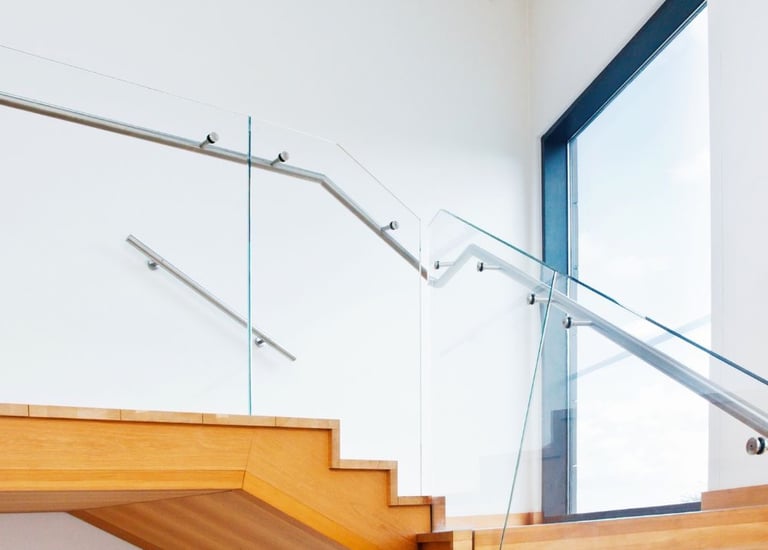 Glass stairwell balustrade