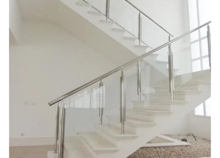 GUARDA CORPO INOX COM VIDRO