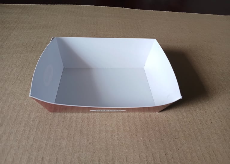 Food-grade paper food tray with leak-resistant coating, suitable for hot food takeaway export ready
