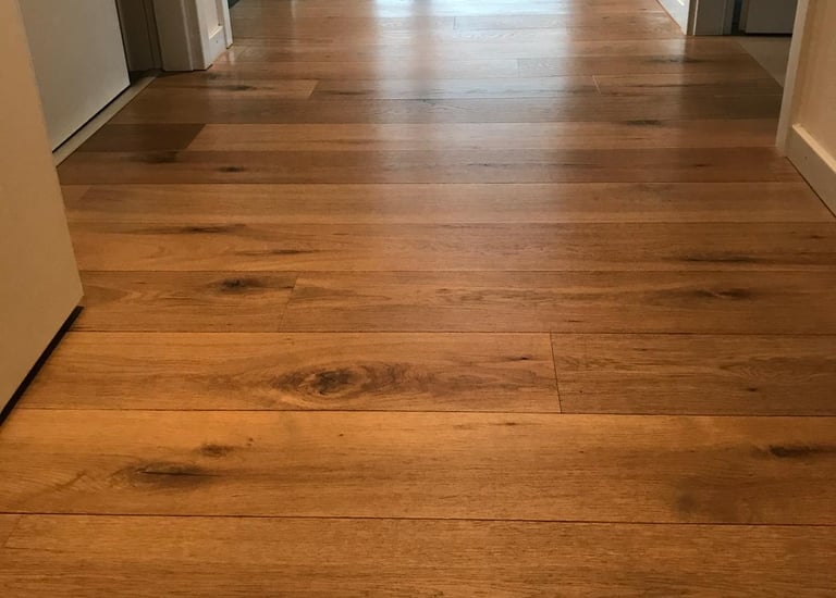 Ponçage de parquet par DG Services - rénovation professionnelle pour sols en bois en Suisse romande