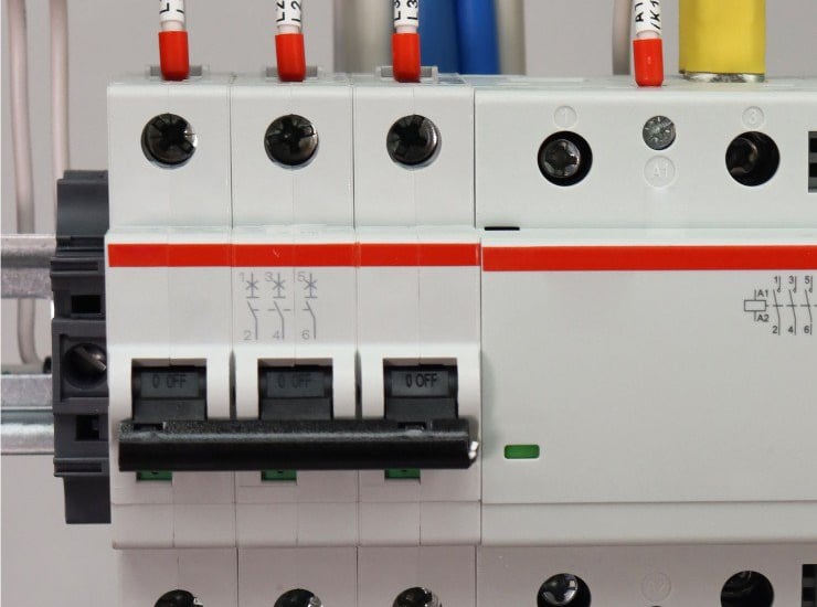 לוחות חשמל ותשתיות מאושרות תקן