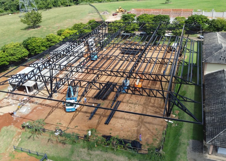 Projeto de cobertura de uma área de 2500m²