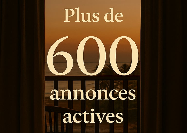 Vue d’un hôtel méditerranéen au lever du soleil, illustrant le portefeuille de plus de 600 annonces actives sur Hospitalium e