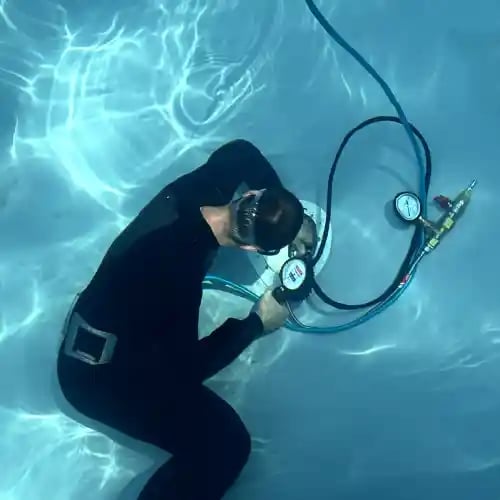 Mise en pression d'une bonde de fond pour teste d'étanchéité