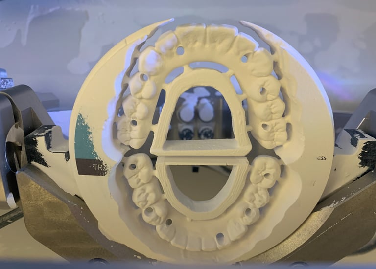 Fresado arcada superior e inferior en disco de Zr